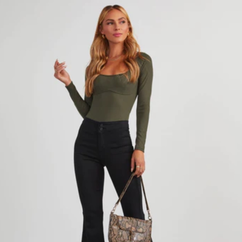 City hangs scoop neck bodysuit